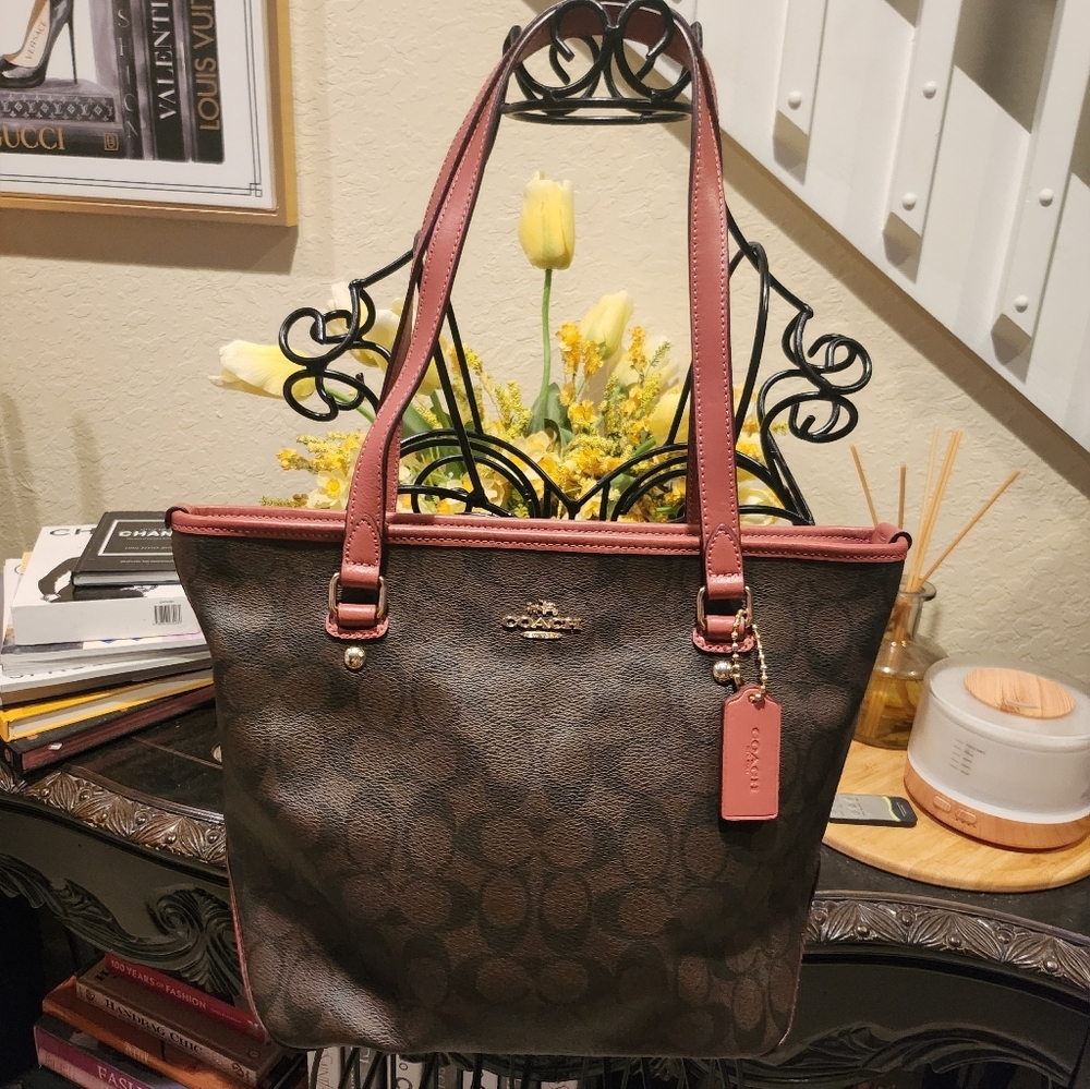 Coach Signature Shoulder Bag